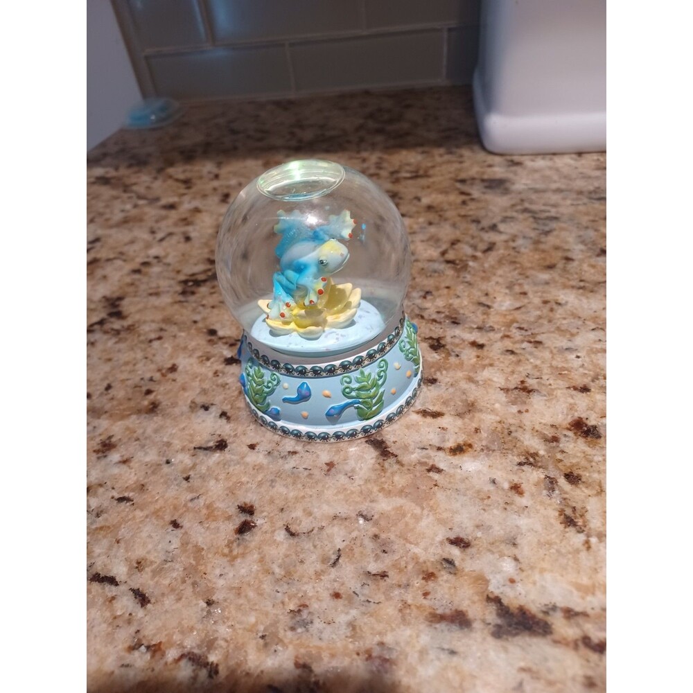 NORA BUTLER HIP HOPPER FROG GLITTER SNOW GLOBE 65mm # 21413